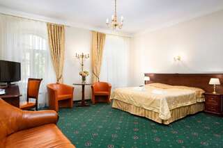 Отель Royal Hotel Modlin Новы-Двур-Мазовецки Улучшенный номер с кроватью размера «king-size»-3