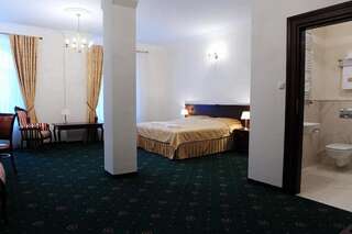 Отель Royal Hotel Modlin Новы-Двур-Мазовецки Улучшенный номер с кроватью размера «king-size»-5
