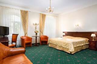Отель Royal Hotel Modlin Новы-Двур-Мазовецки Улучшенный номер с кроватью размера «king-size»-2